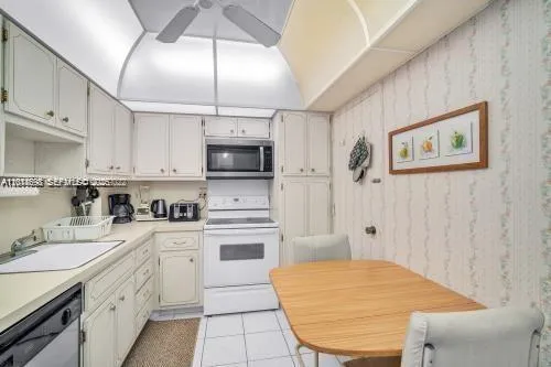 1950 S Ocean Dr #4D Hallandale Beach, FL 33009