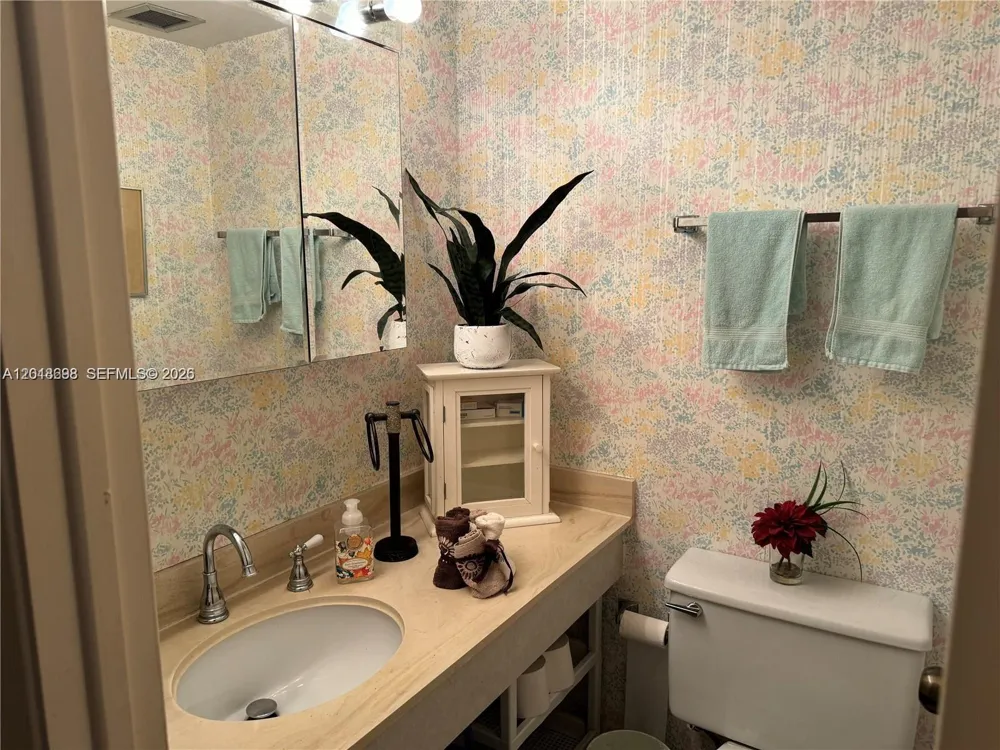 1950 S Ocean Dr #4D Hallandale Beach, FL 33009