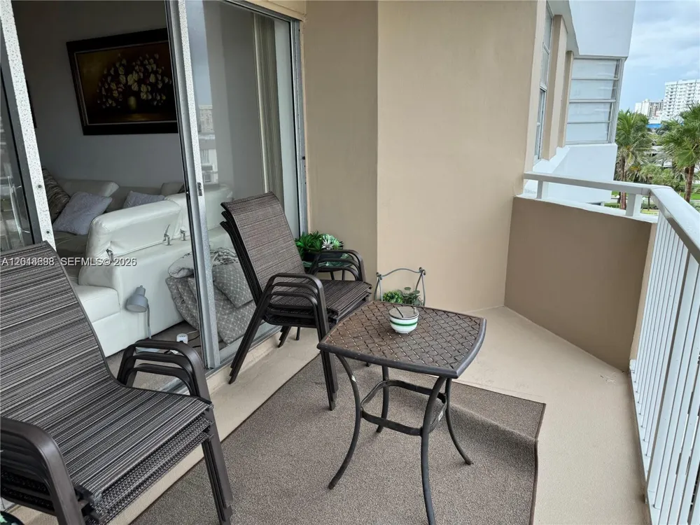 1950 S Ocean Dr #4D Hallandale Beach, FL 33009
