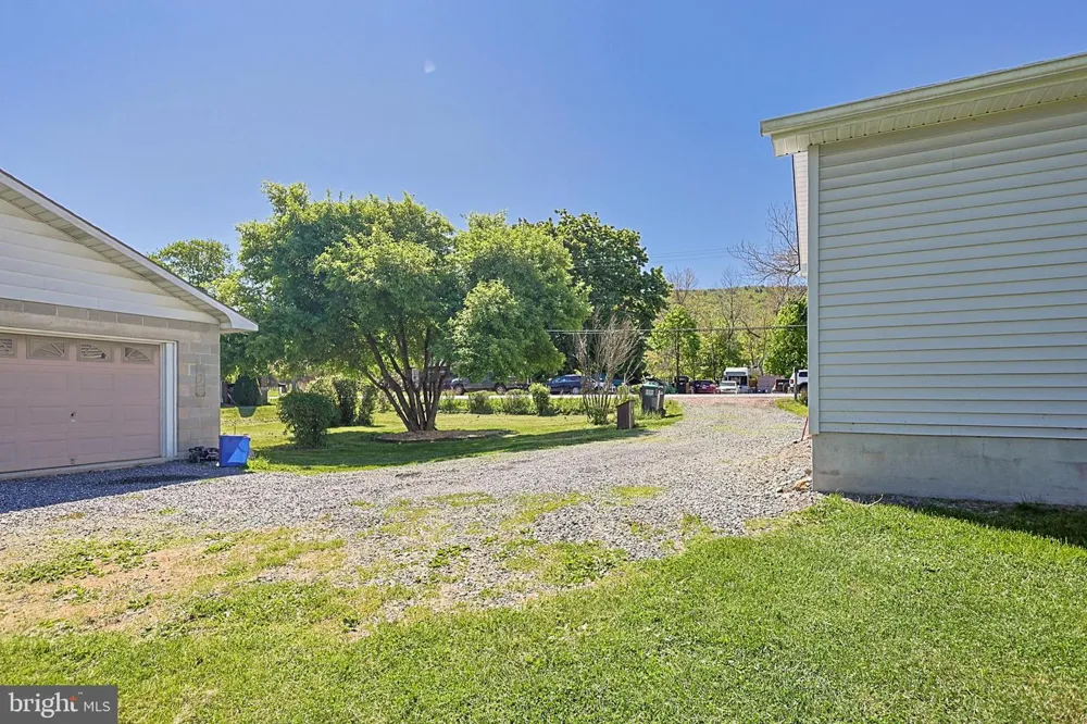 1131 E LIZARD CREEK ROAD Lehighton, PA 18235