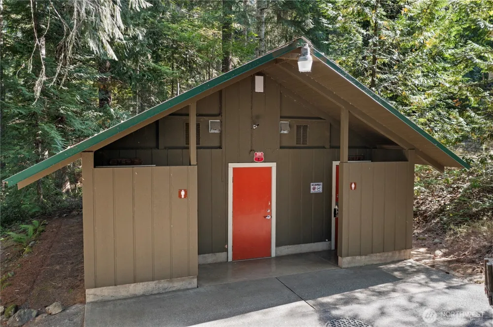 61 Dow Court Hoodsport, WA 98548