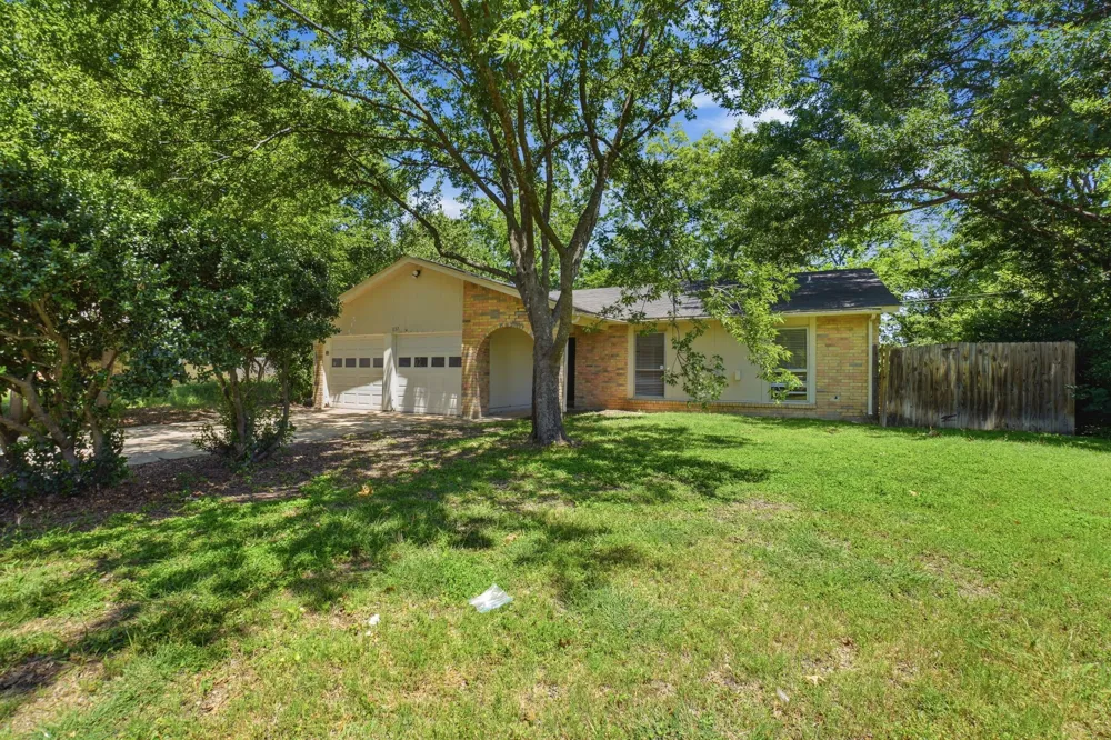 1137 Meadow Creek Court Lancaster, TX 75146