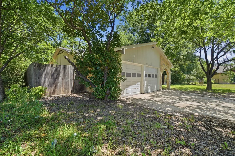 1137 Meadow Creek Court Lancaster, TX 75146