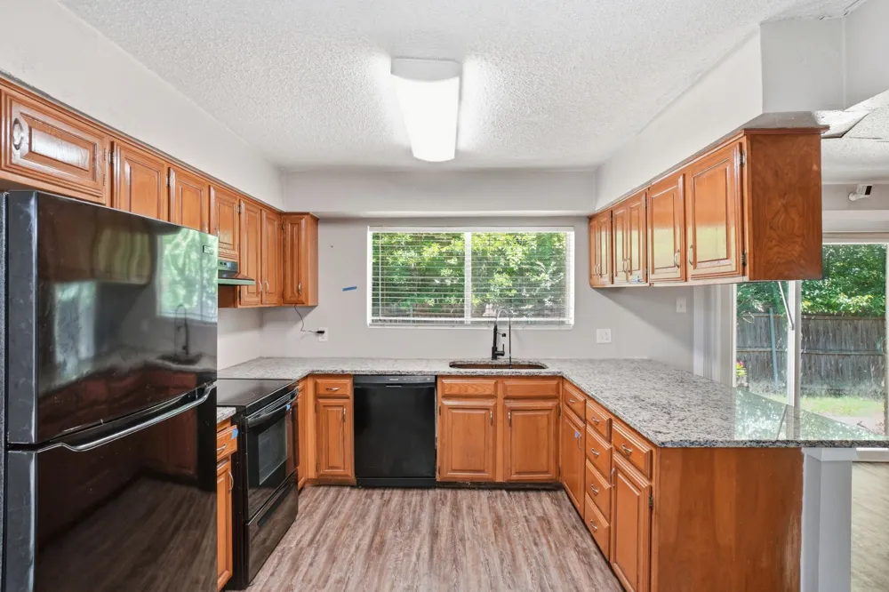 1137 Meadow Creek Court Lancaster, TX 75146