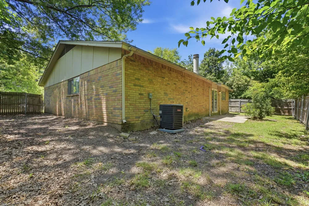1137 Meadow Creek Court Lancaster, TX 75146
