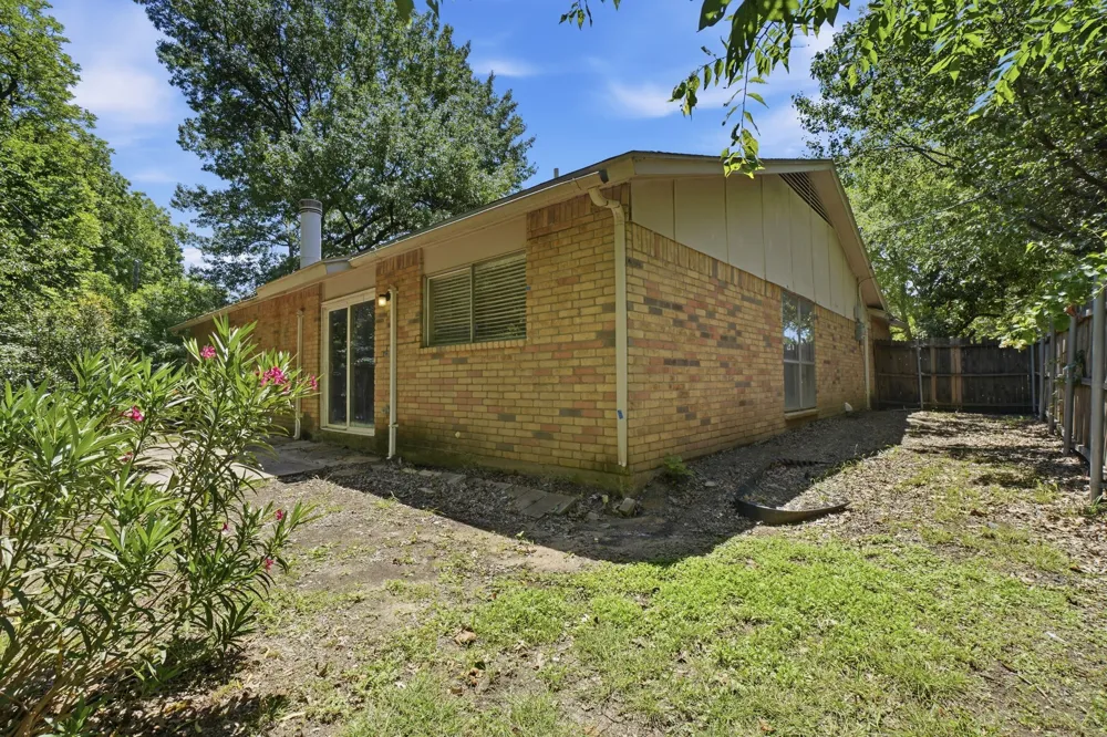 1137 Meadow Creek Court Lancaster, TX 75146