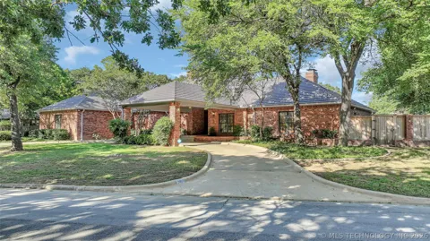 2803 Ridgeway