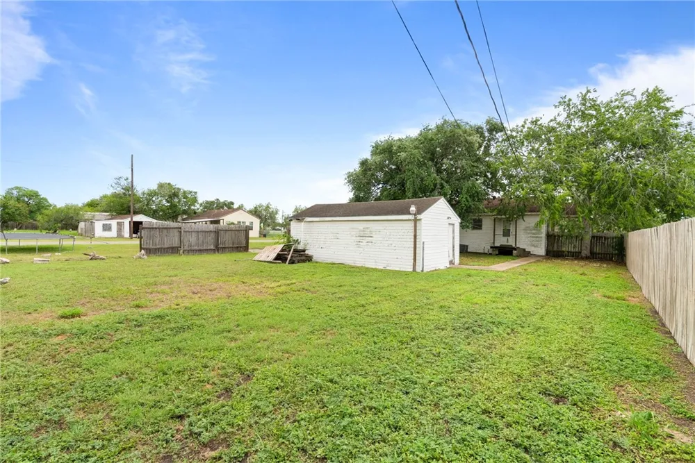 101 W Joyce Street Bishop, TX 78343