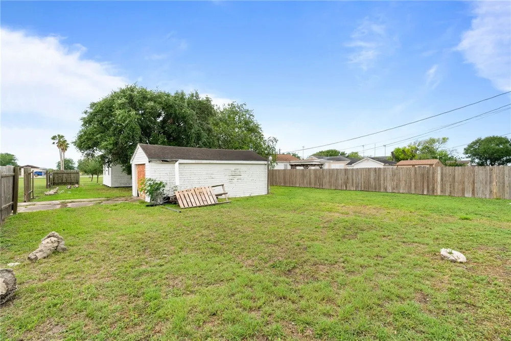101 W Joyce Street Bishop, TX 78343