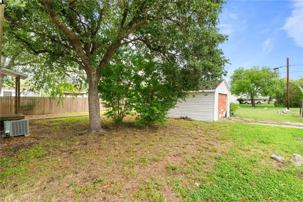 101 W Joyce Street Bishop, TX 78343