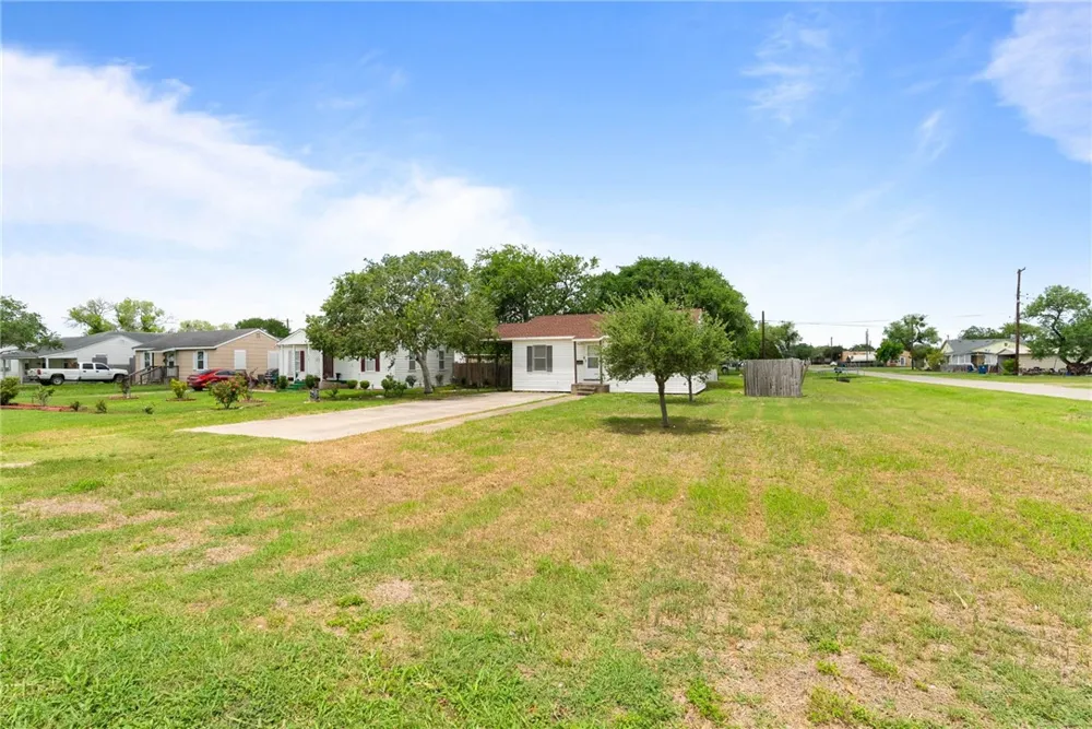 101 W Joyce Street Bishop, TX 78343
