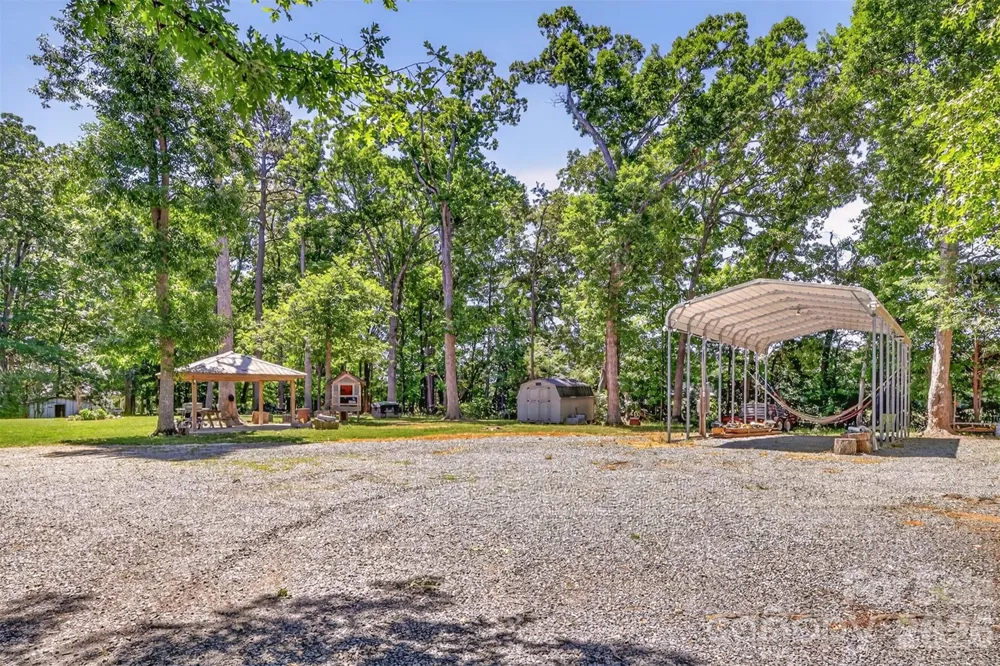 9807 Black Road Midland, NC 28107
