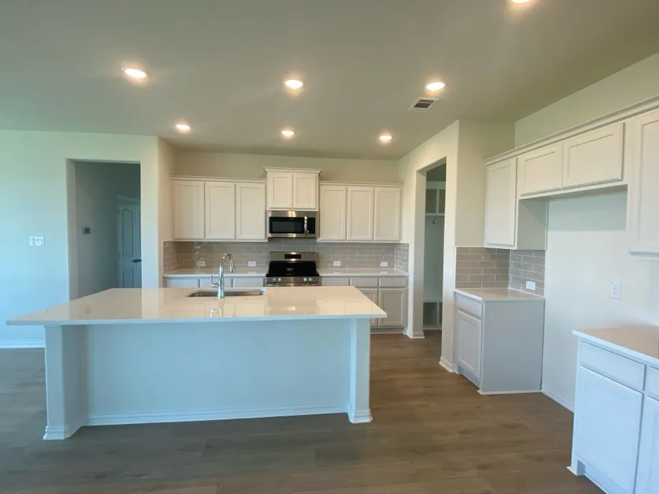 720 County Road 200 Valley View, TX 76272