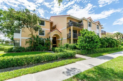 5721 Riverside Dr #202B5