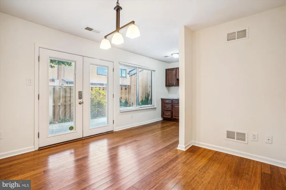 9082 ARLINGTON BOULEVARD Fairfax, VA 22031