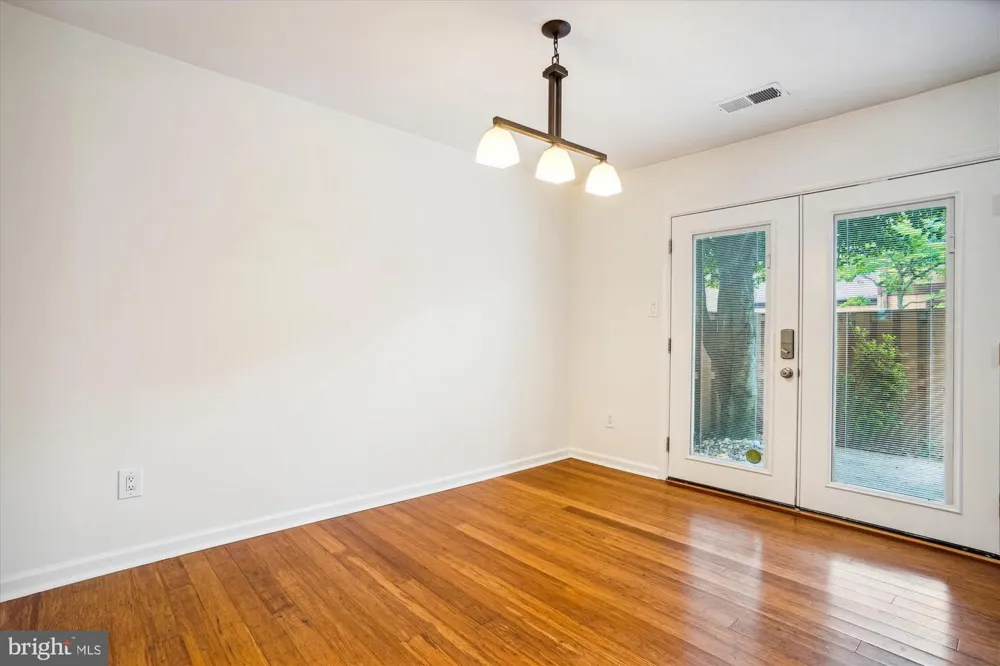 9082 ARLINGTON BOULEVARD Fairfax, VA 22031