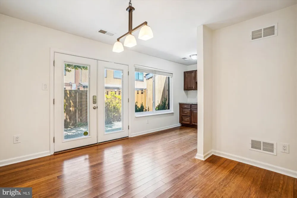 9082 ARLINGTON BOULEVARD Fairfax, VA 22031