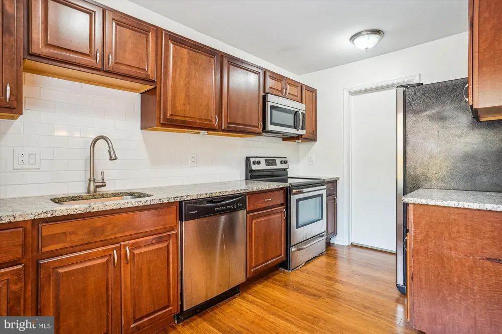 9082 ARLINGTON BOULEVARD Fairfax, VA 22031