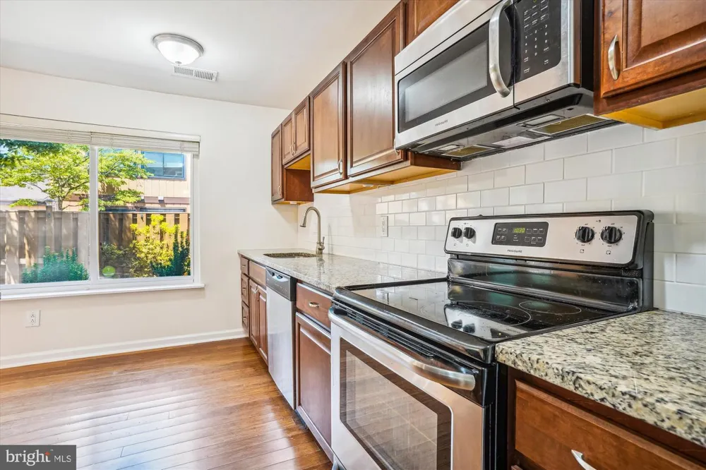 9082 ARLINGTON BOULEVARD Fairfax, VA 22031