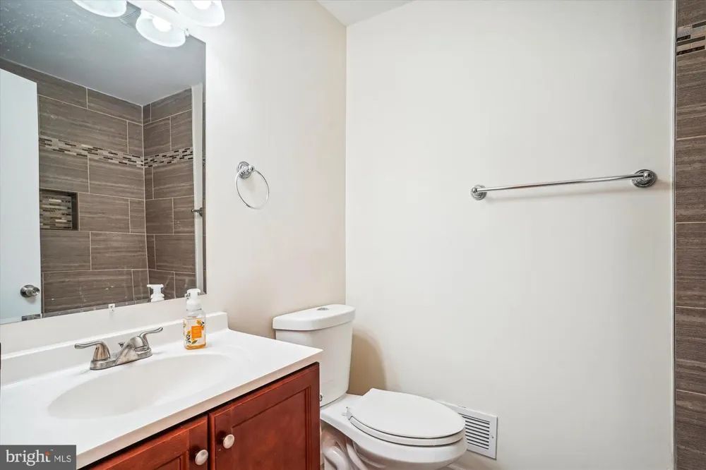 9082 ARLINGTON BOULEVARD Fairfax, VA 22031