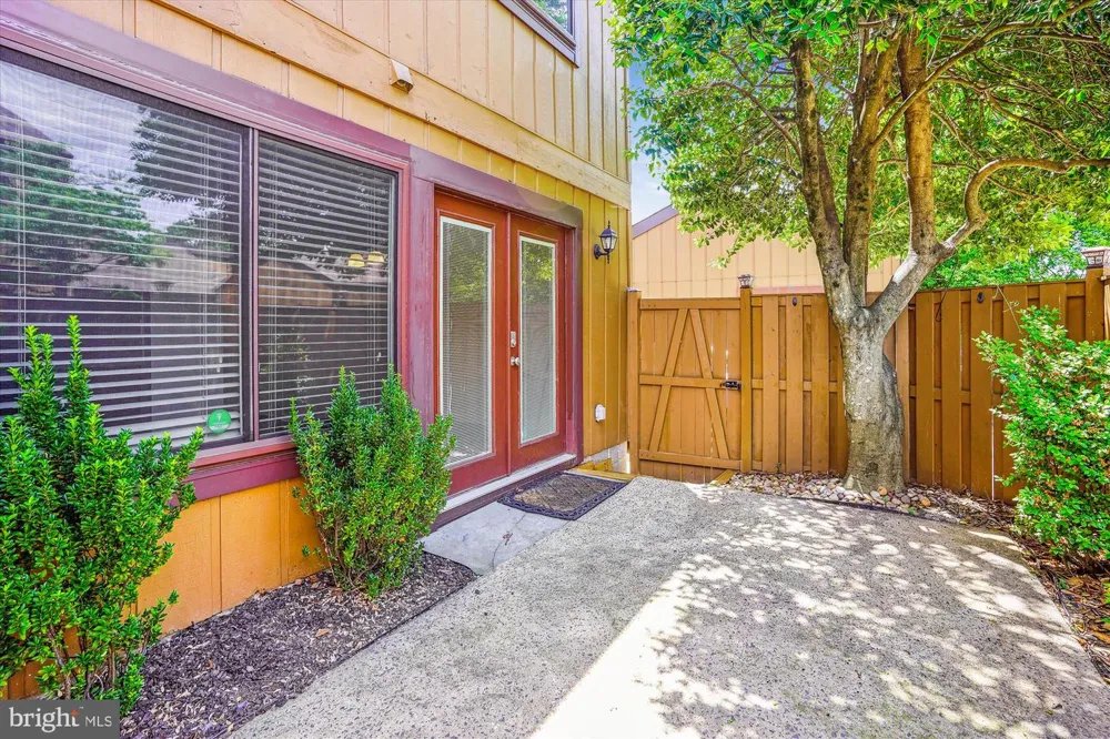 9082 ARLINGTON BOULEVARD Fairfax, VA 22031
