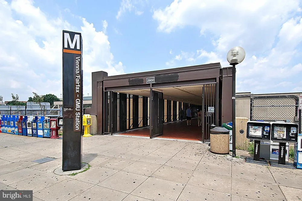 9082 ARLINGTON BOULEVARD Fairfax, VA 22031