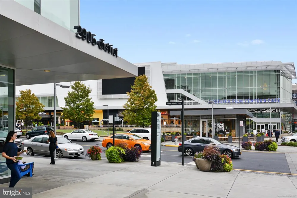 9082 ARLINGTON BOULEVARD Fairfax, VA 22031