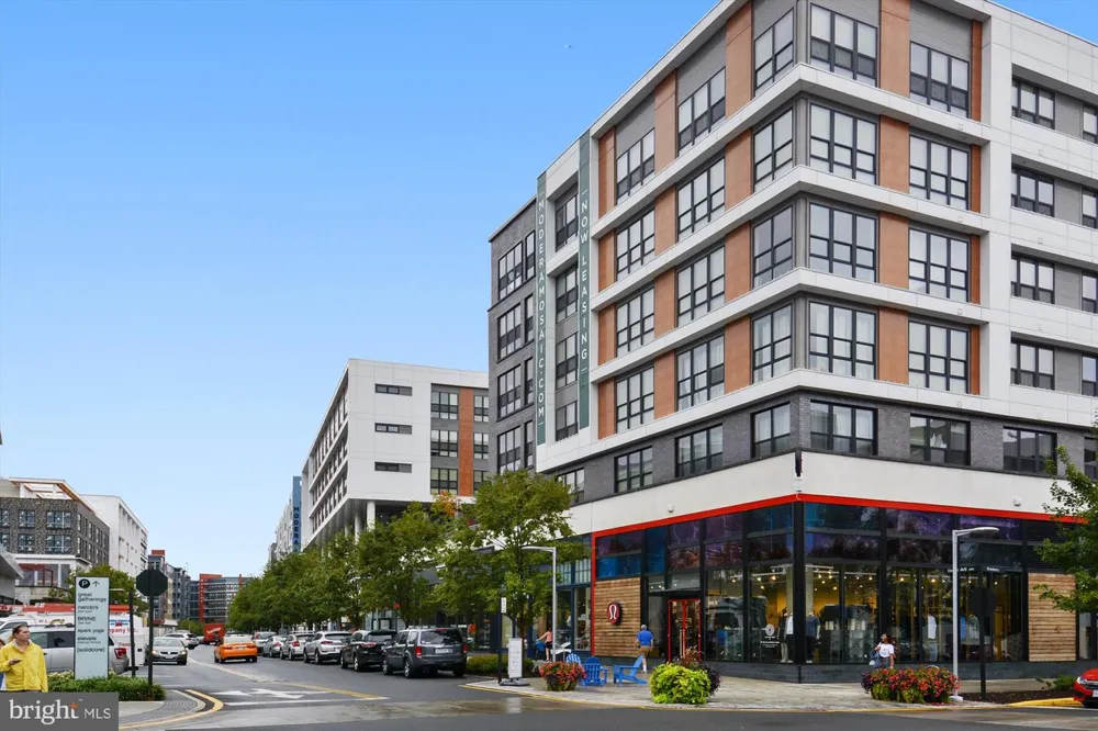 9082 ARLINGTON BOULEVARD Fairfax, VA 22031