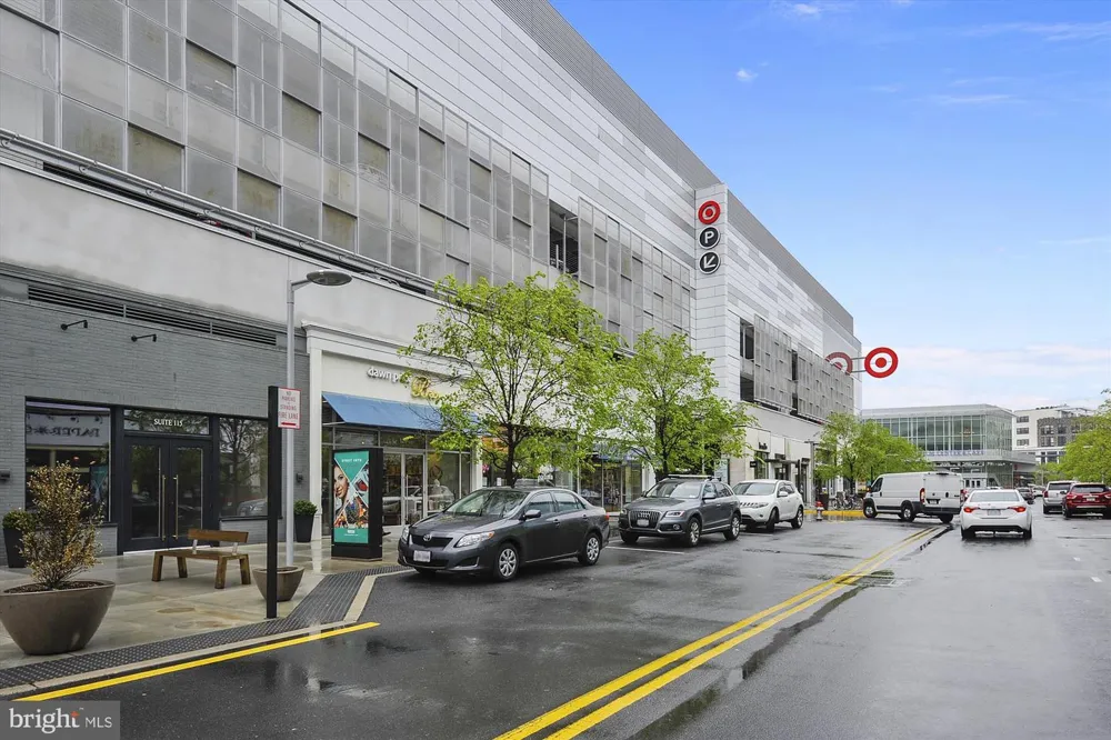 9082 ARLINGTON BOULEVARD Fairfax, VA 22031