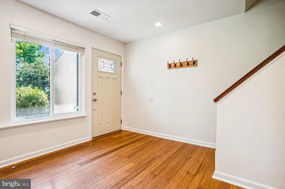 9082 ARLINGTON BOULEVARD Fairfax, VA 22031