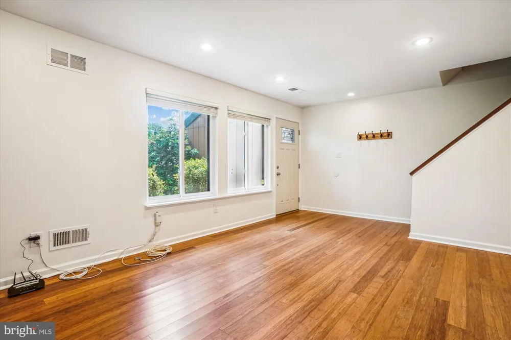 9082 ARLINGTON BOULEVARD Fairfax, VA 22031