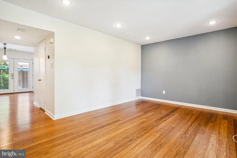 9082 ARLINGTON BOULEVARD Fairfax, VA 22031