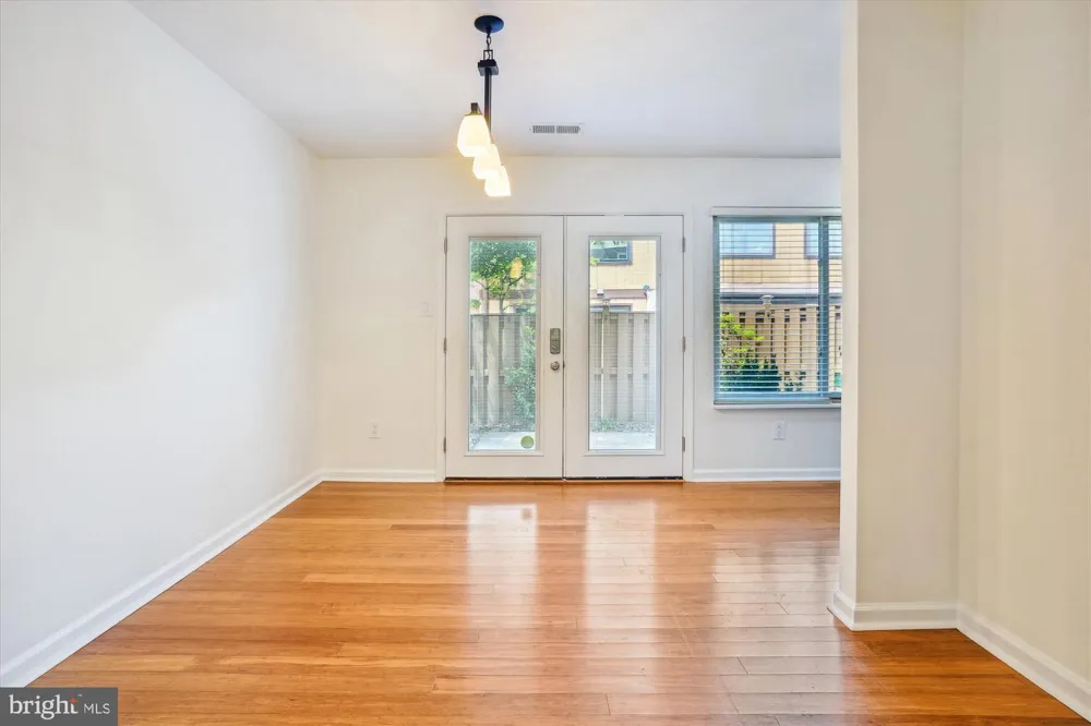 9082 ARLINGTON BOULEVARD Fairfax, VA 22031