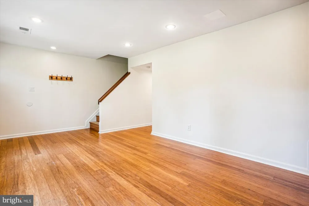 9082 ARLINGTON BOULEVARD Fairfax, VA 22031