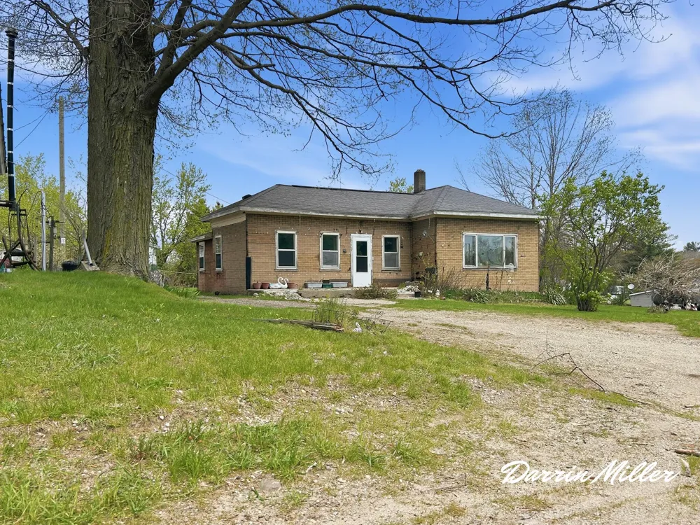 11460 5 Mile Road Morley, MI 49336