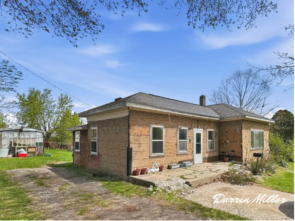 11460 5 Mile Road Morley, MI 49336