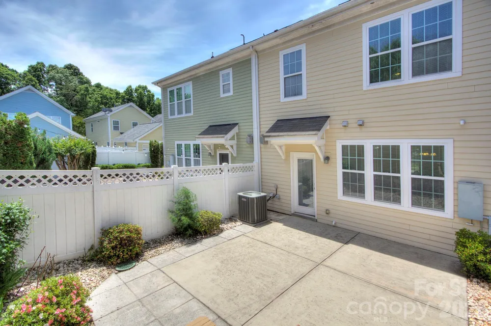 1023 White Point Drive Huntersville, NC 28078