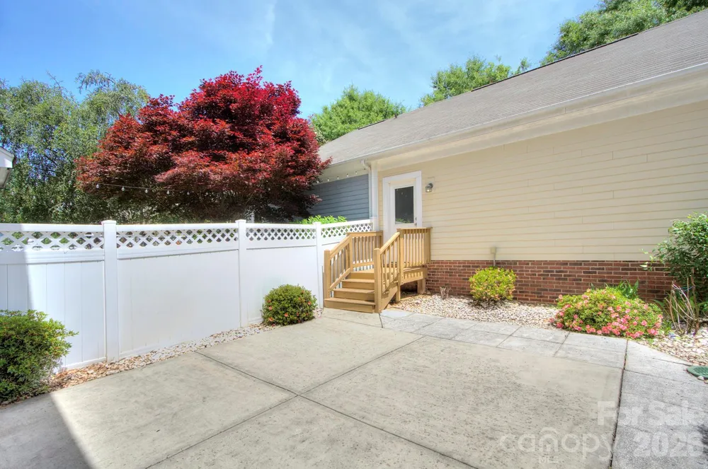 1023 White Point Drive Huntersville, NC 28078