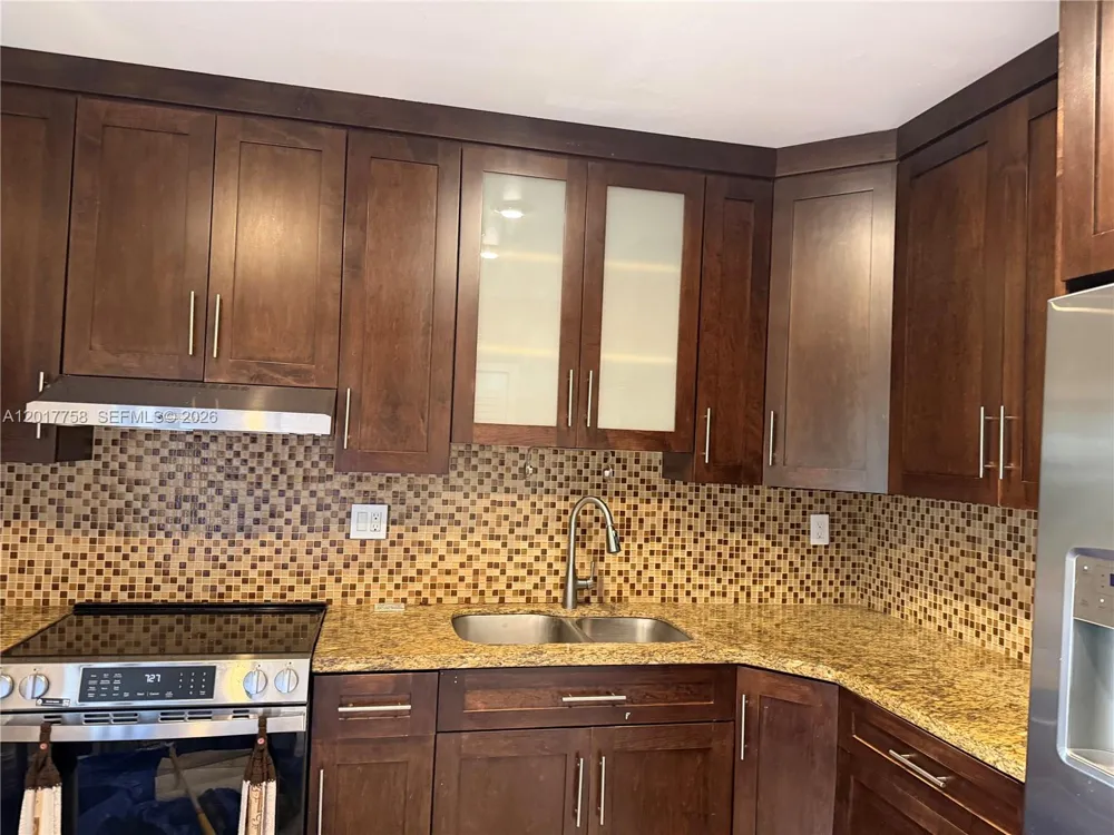 421 Swallow Dr #12 Miami Springs, FL 33166