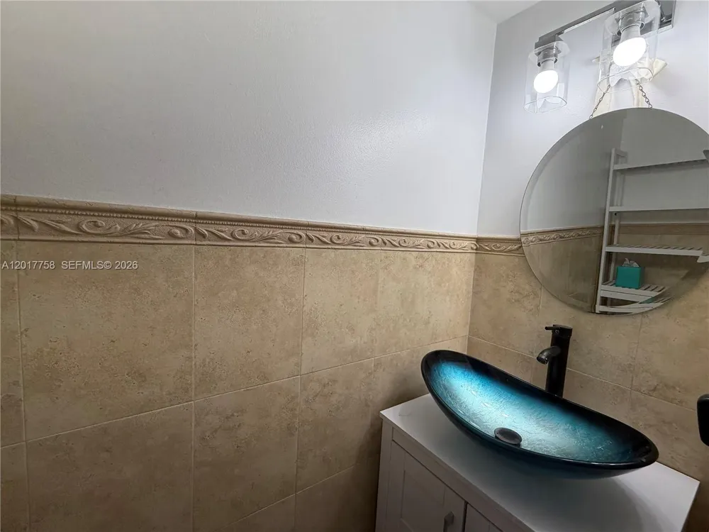 421 Swallow Dr #12 Miami Springs, FL 33166