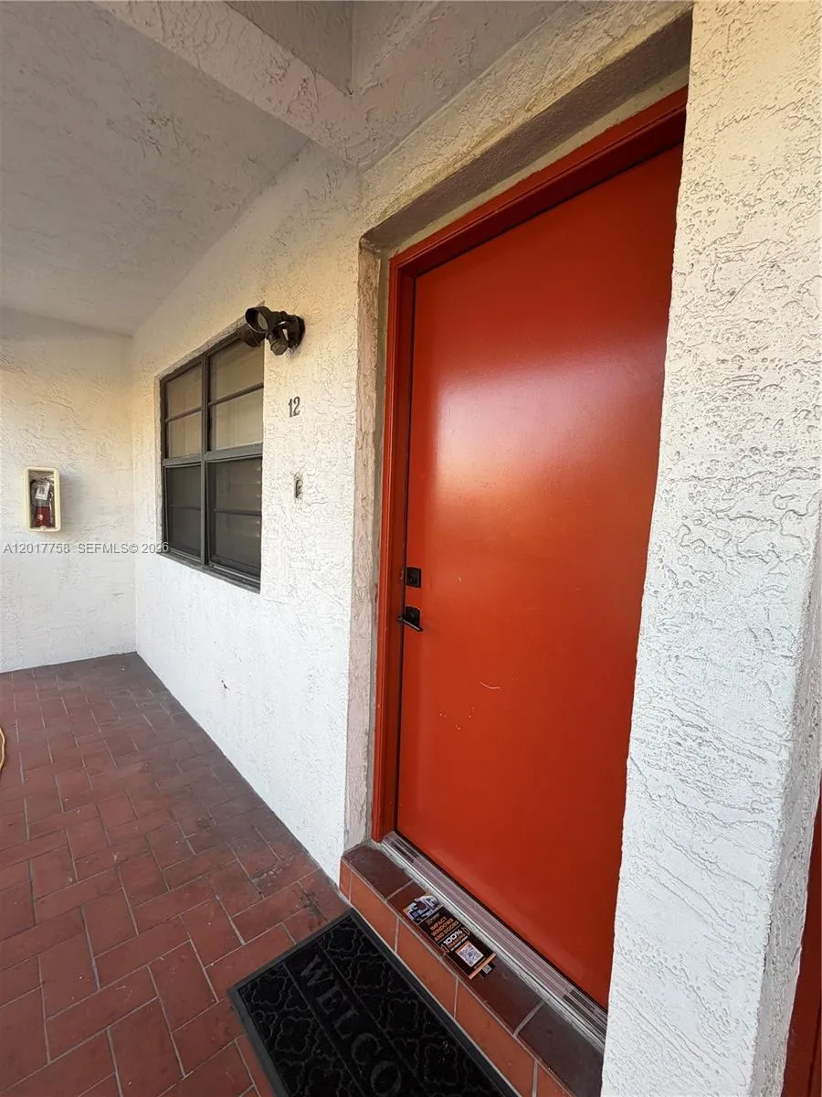 421 Swallow Dr #12 Miami Springs, FL 33166