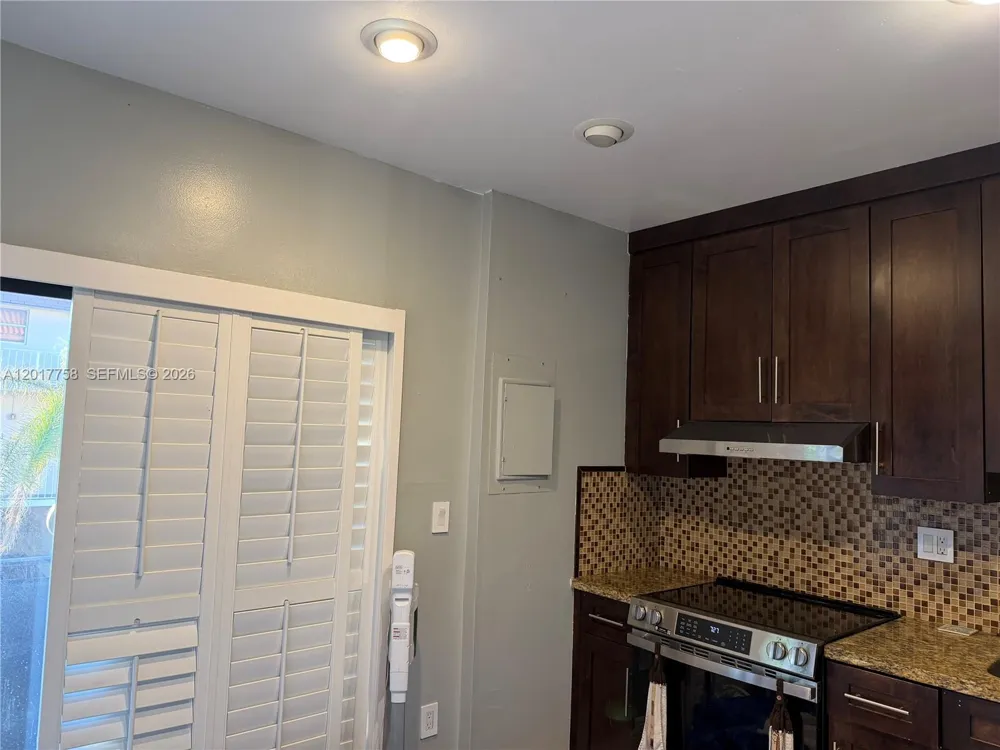 421 Swallow Dr #12 Miami Springs, FL 33166