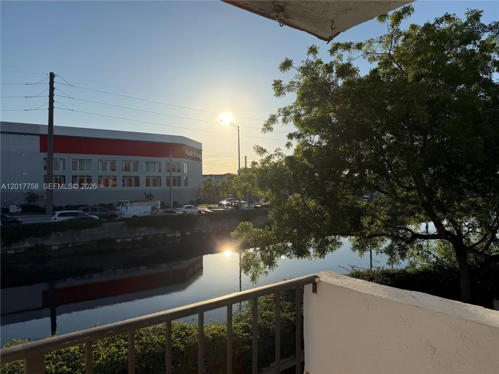 421 Swallow Dr #12 Miami Springs, FL 33166