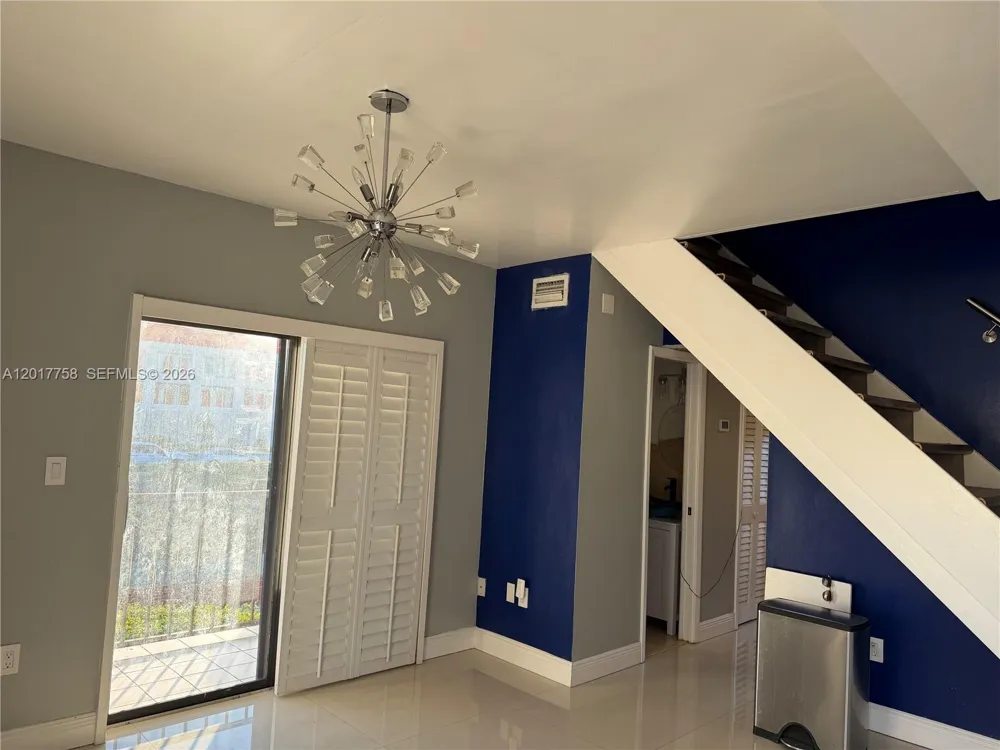 421 Swallow Dr #12 Miami Springs, FL 33166