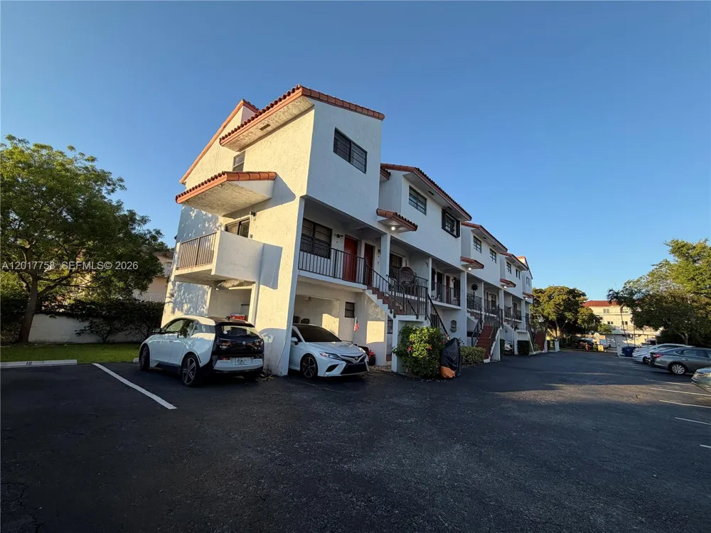 421 Swallow Dr #12 Miami Springs, FL 33166