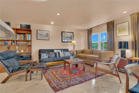 200 Diplomat Pkwy #336