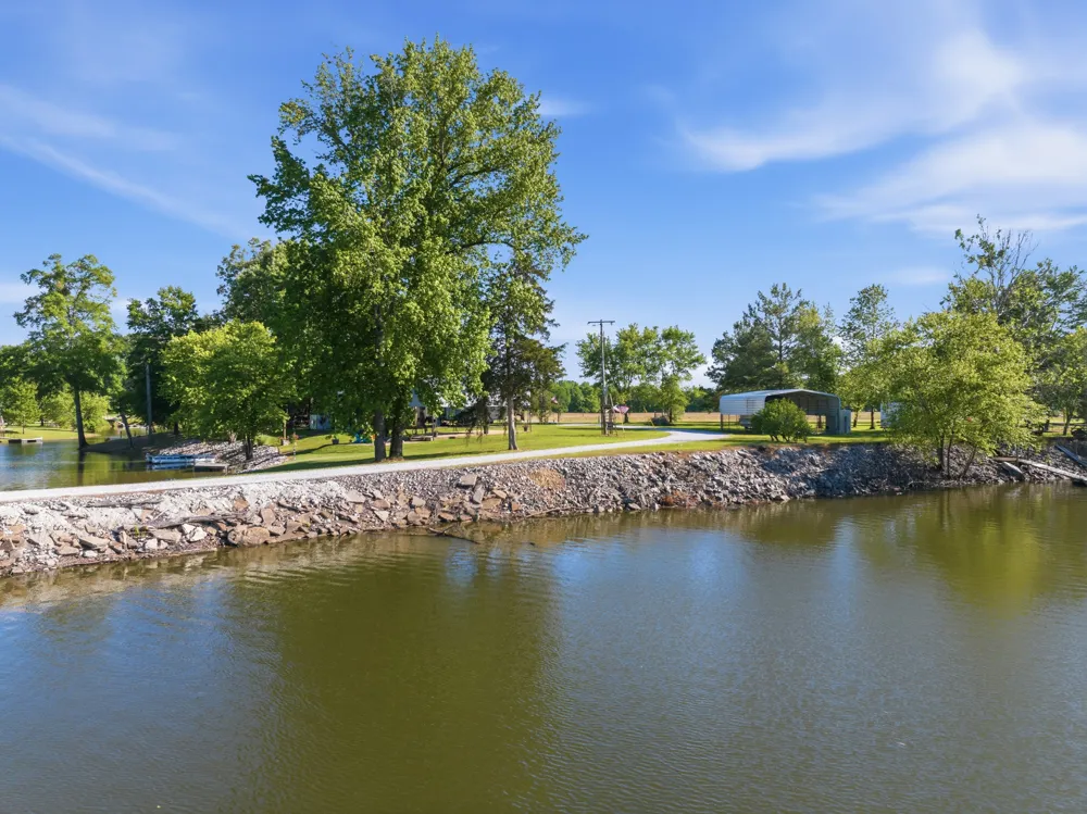 0 Jakes Point Decaturville, TN 38329