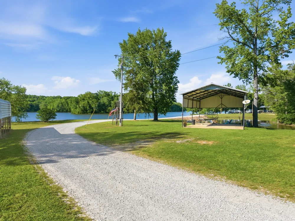 0 Jakes Point Decaturville, TN 38329