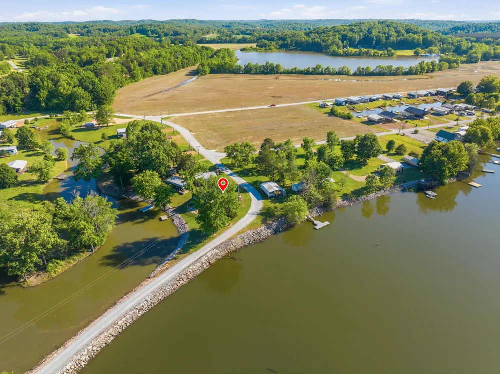 0 Jakes Point Decaturville, TN 38329