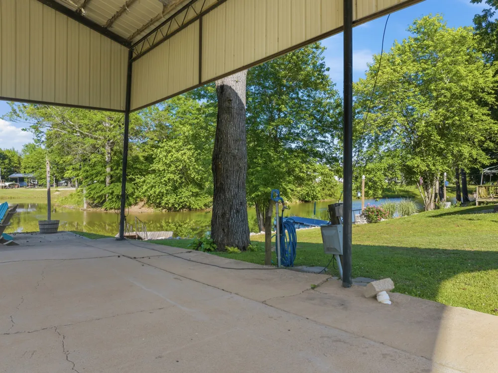 0 Jakes Point Decaturville, TN 38329